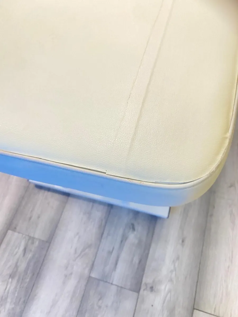 Massage table for sale - Image 2