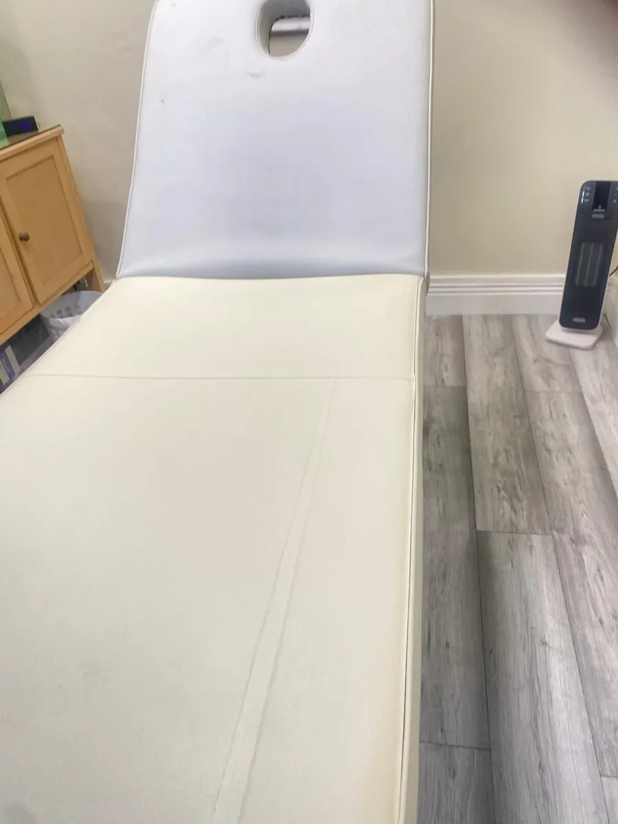Massage table for sale - Image 4