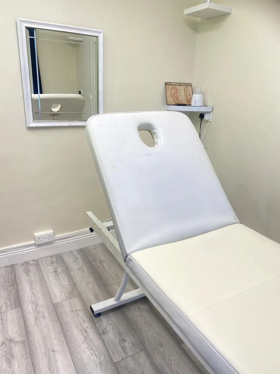 Massage table for sale - Image 3