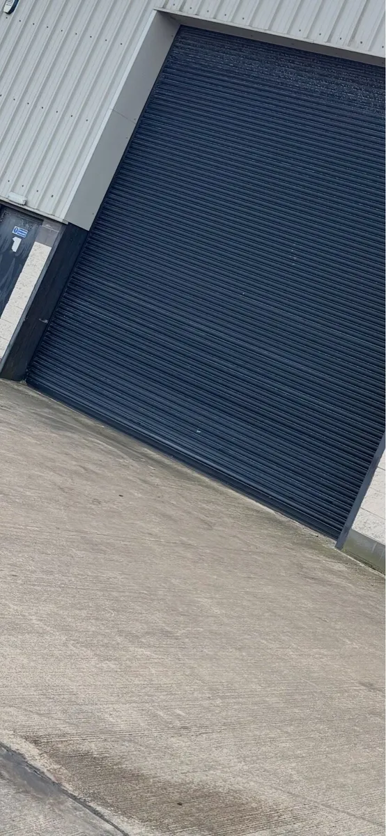 Roller door - Image 2