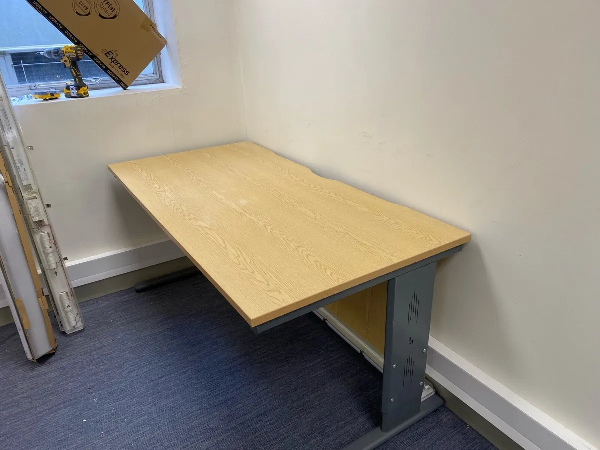 Office desk - Image 3