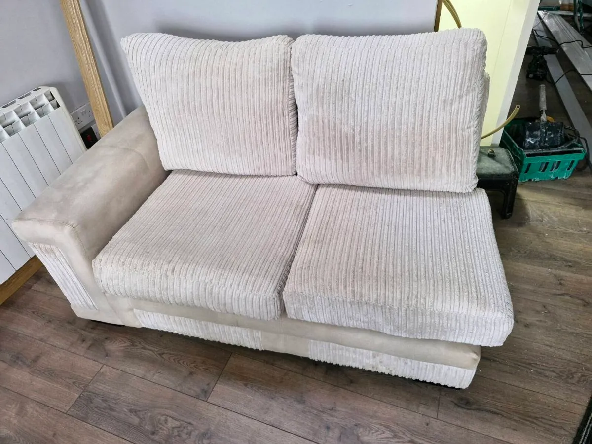 Cream corner couch  in 3 sections - Image 2