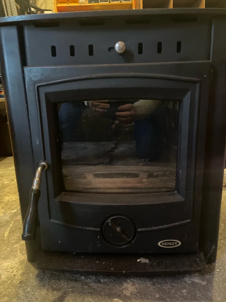 Henley Integrated Stove - Image 1