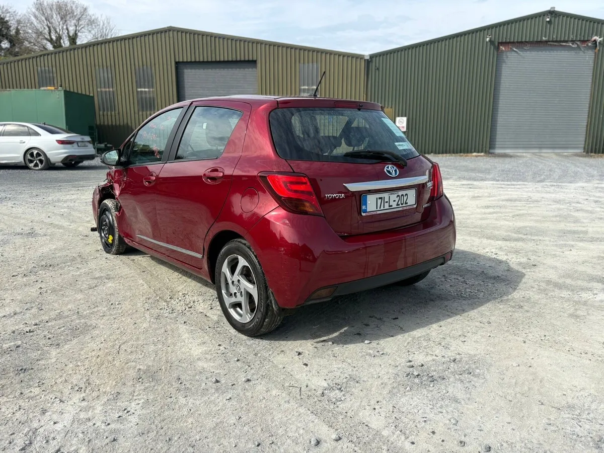 2017 Toyota Yaris automatic - Image 4