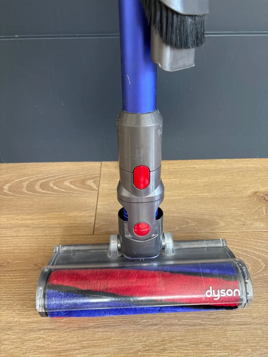 Dyson V11 Vacuum Cleaner - Image 4