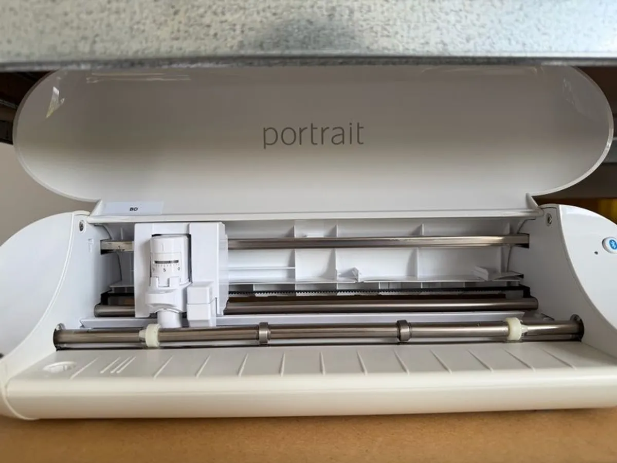 Silhouette Portrait 3 - Image 3