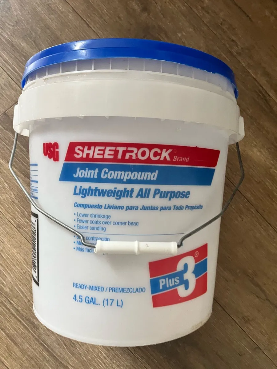 Hard plastic bucket - Image 1