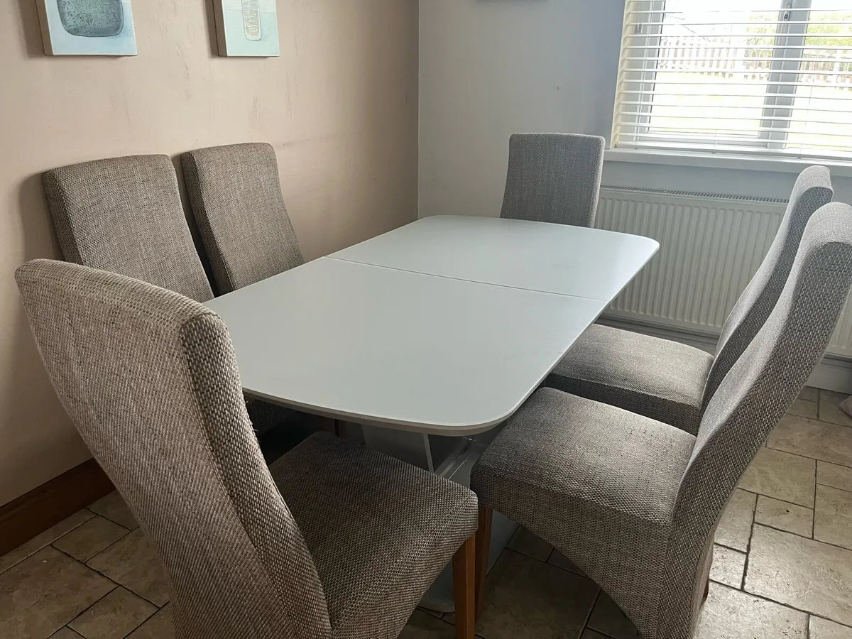 Dining table - Image 1