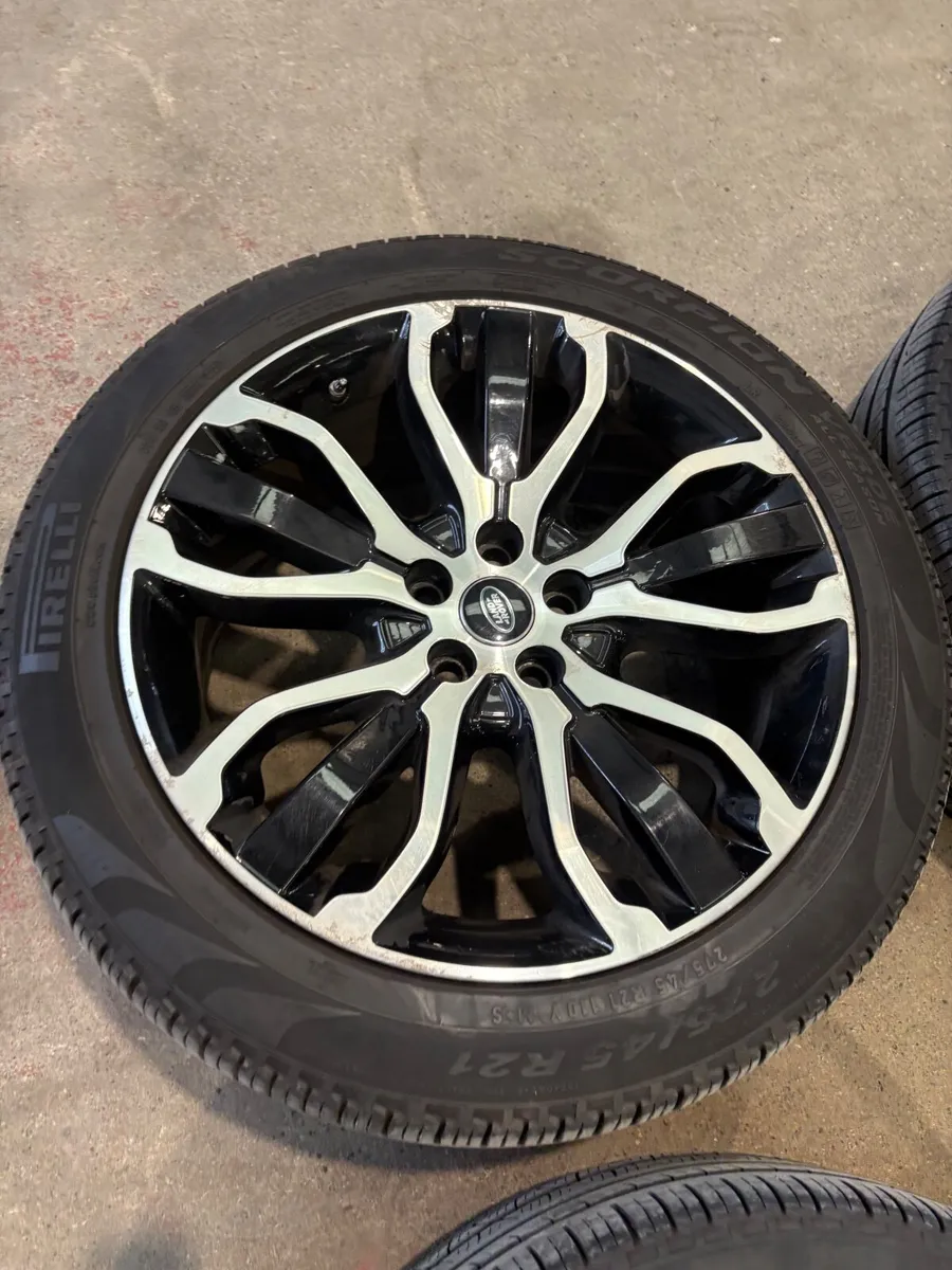 21” Genuine Blackand polished Range Rover Wheels - Image 1