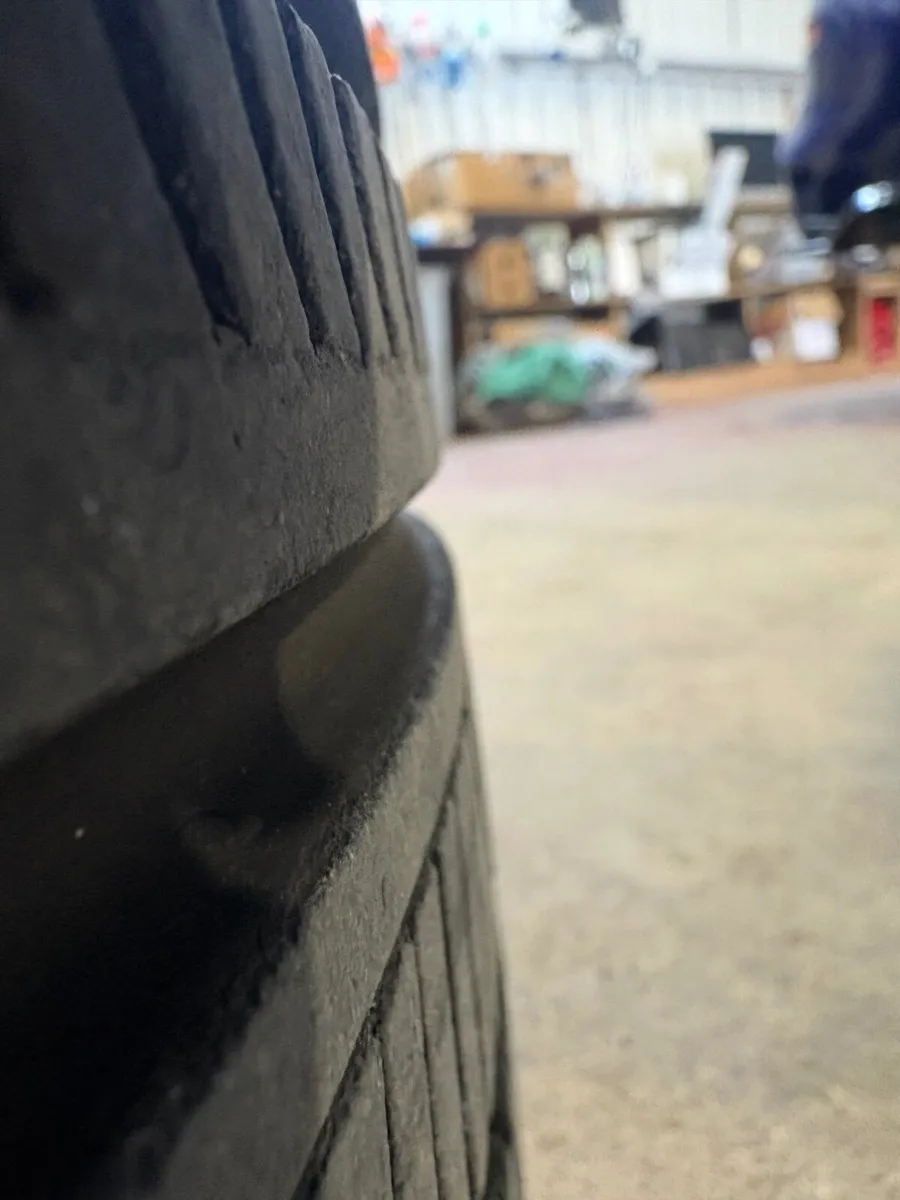 21” Genuine Blackand polished Range Rover Wheels - Image 2