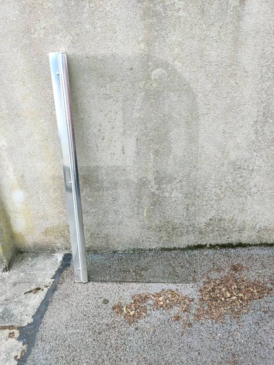 Bath Screen - Image 1