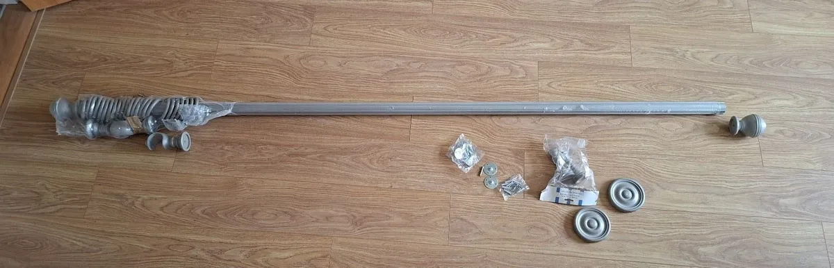Curtain pole - Image 1