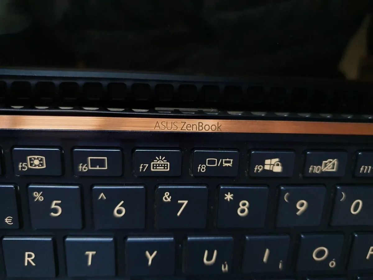 Asus Zenbook 13" laptop, not working - Image 1