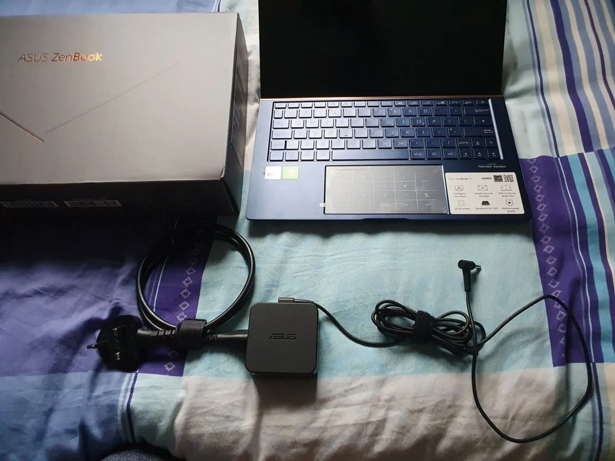 Asus Zenbook 13" laptop, not working - Image 3