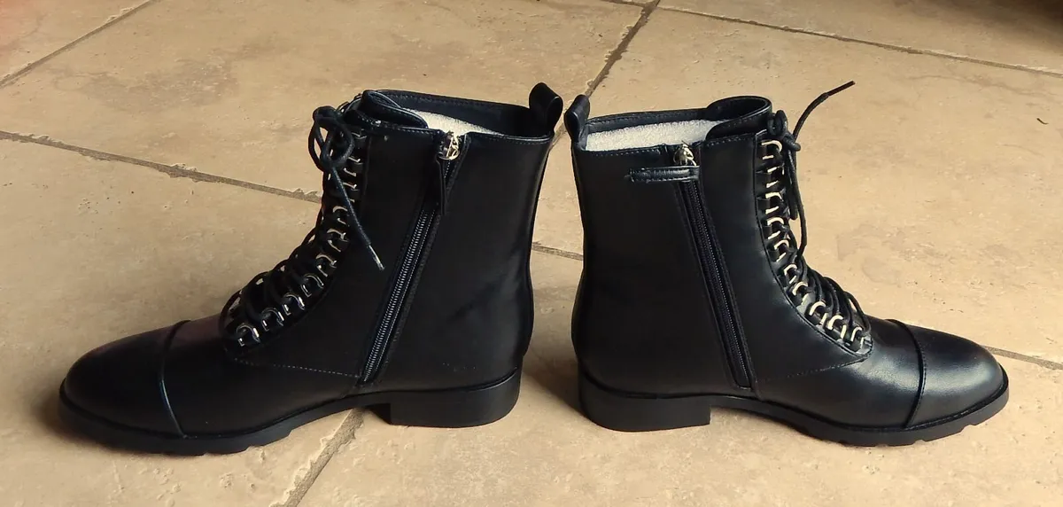 Pair of Ladies Sfera brand Boots Size 39, New - Image 3