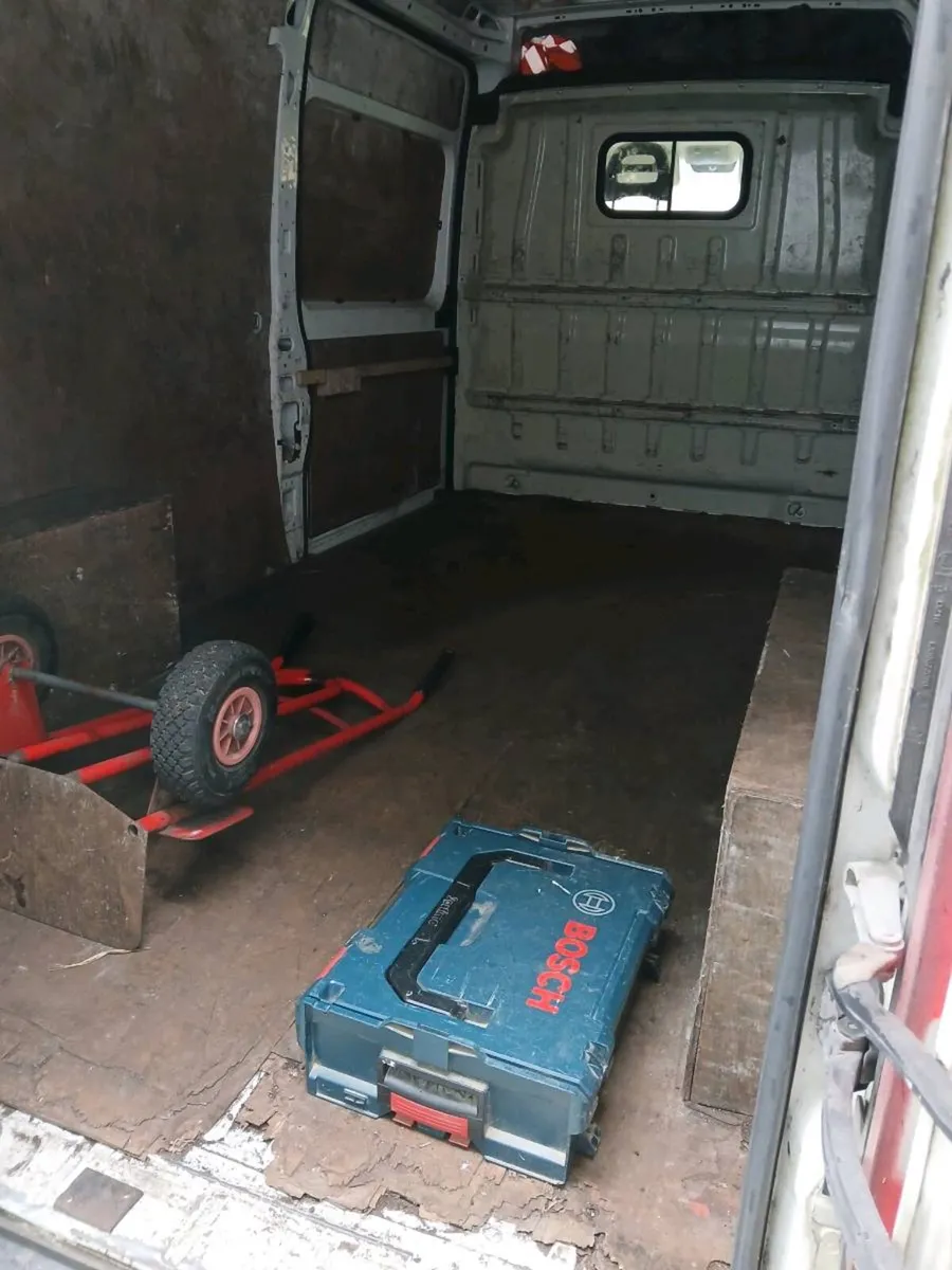 Man and van - Image 2