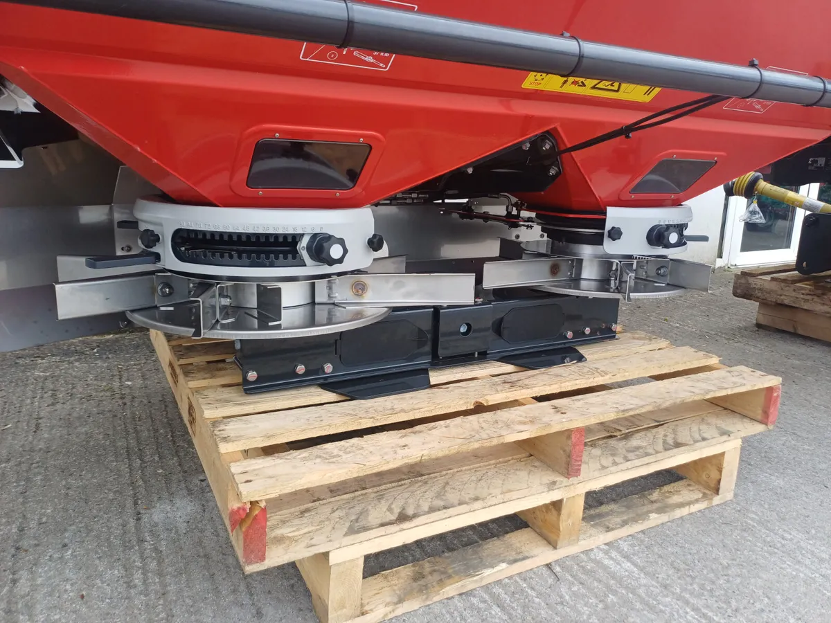 Kverneland Exacta CL Fertilizer Spreader - Image 3