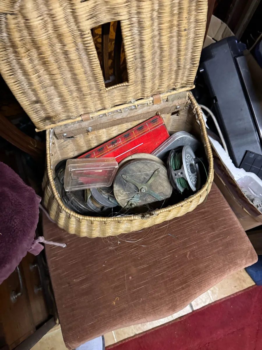 Old Victorian fishing basket & net - Image 3
