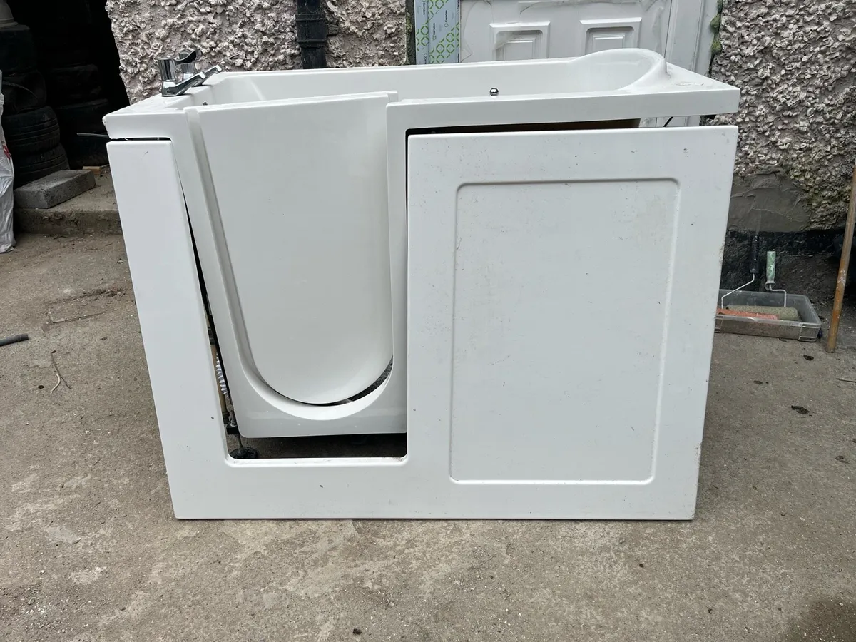 Disability bath - Image 1