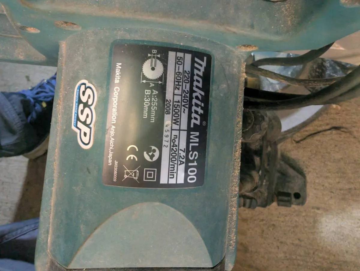 Makita MLS100 240v mitre/chop saw - Image 3