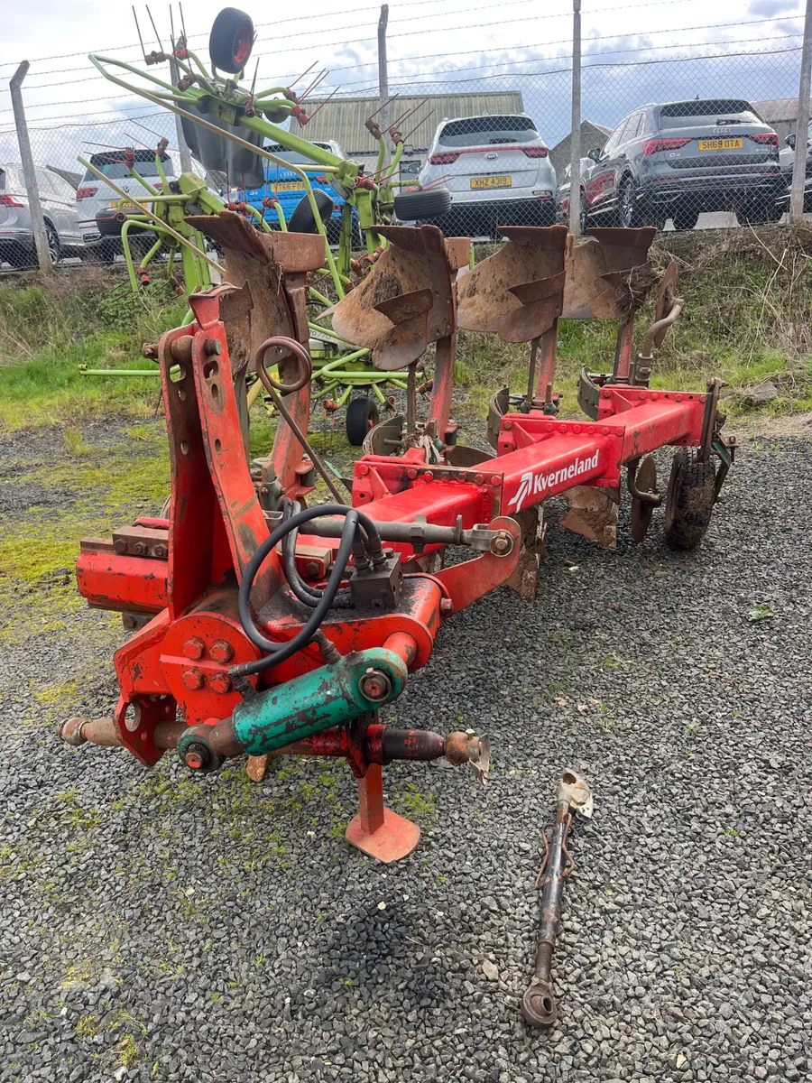 KV 4 Furrow reversible plough - Image 2