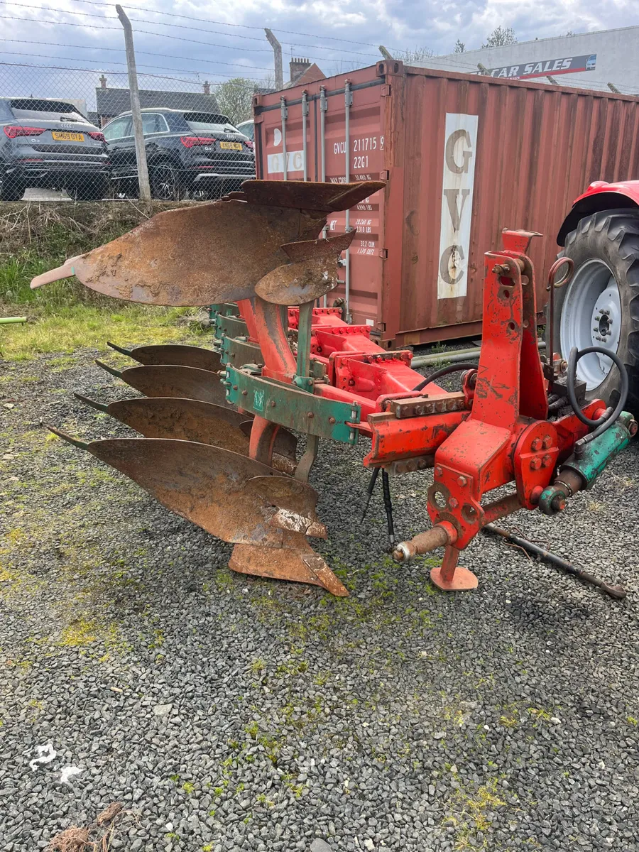 KV 4 Furrow reversible plough - Image 1