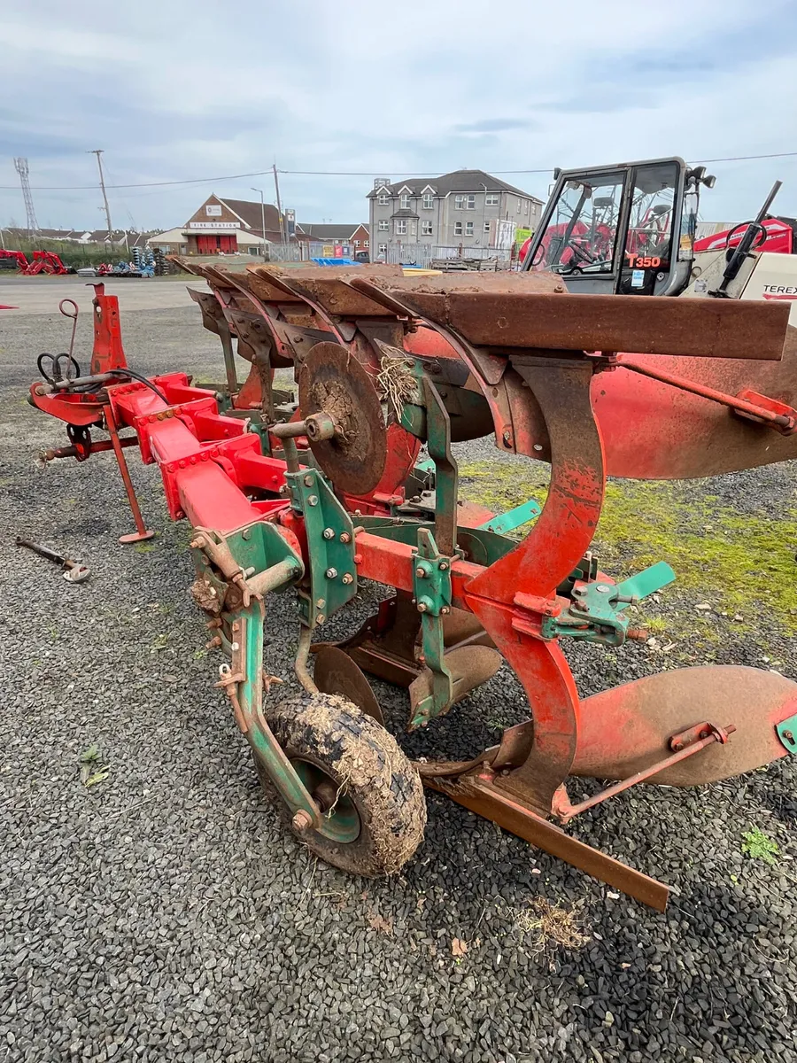 KV 4 Furrow reversible plough - Image 3