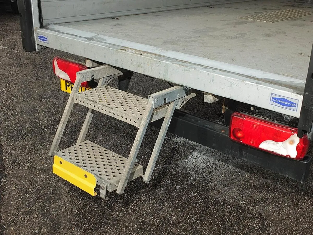 2022 Mercedes-Benz Sprinter Luton Box Van - Image 3