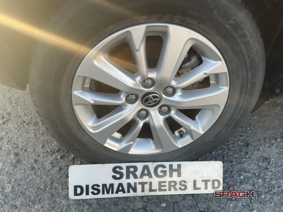 TOYOTA YARIS COLLECTION - Image 2