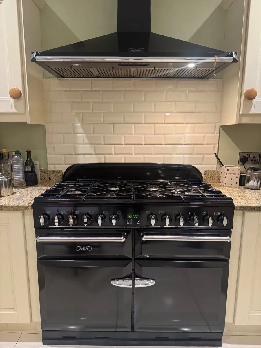 Aga Masterchef gas cooker & hood - Image 1