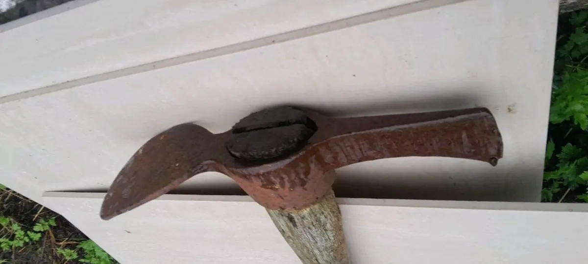 Antique pick axe - Image 1