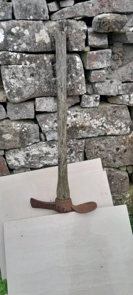 Antique pick axe - Image 2