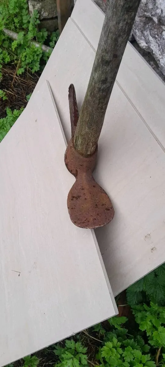 Antique pick axe - Image 3