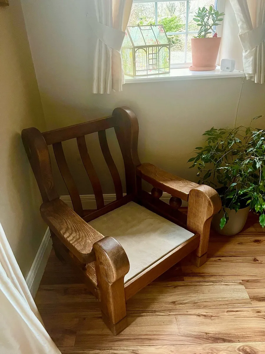 Pair of traditional chairs - Image 2