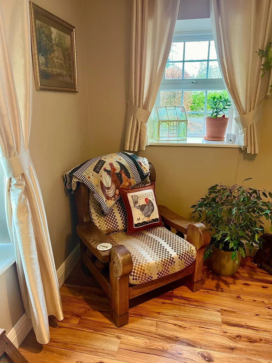 Pair of traditional chairs - Image 3