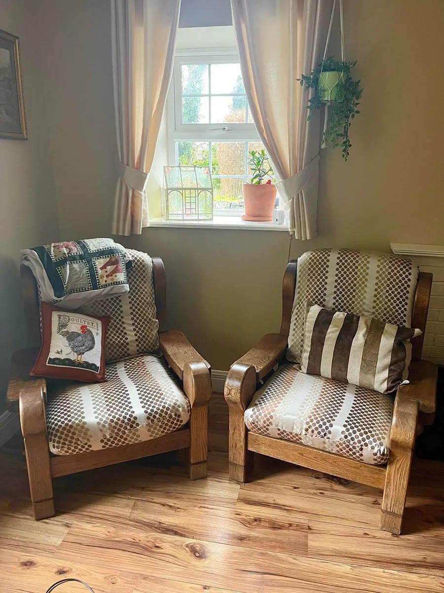Pair of traditional chairs - Image 4