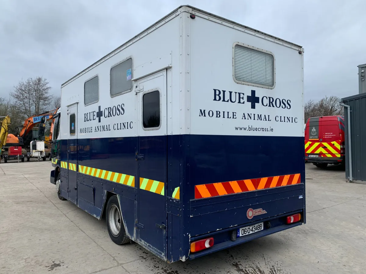 UNRESERVED 2006 RENAULT MIDLUM 150 WELFARE CLINIC - Image 3