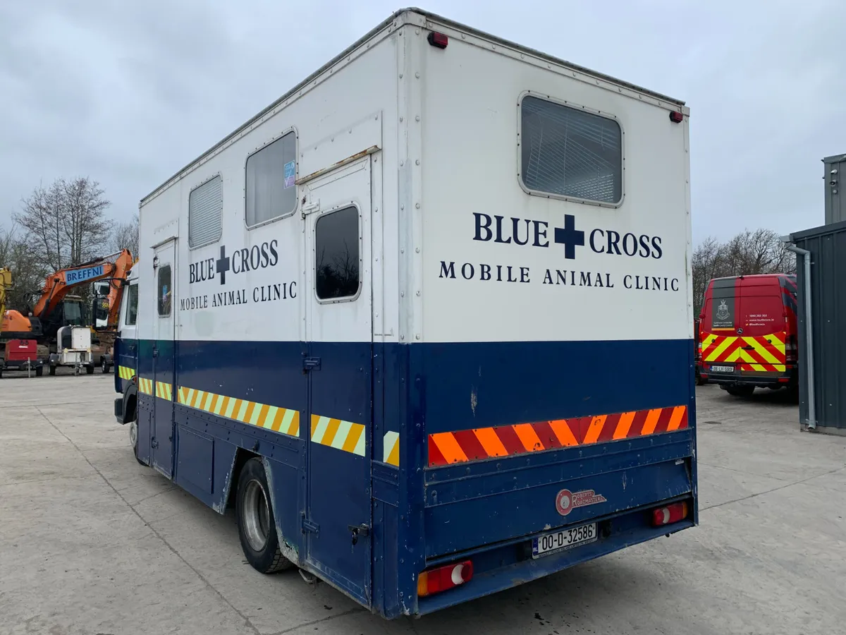 UNRESERVED 2000 RENAULT MIDLUM 150 WELFARE CLINIC - Image 3