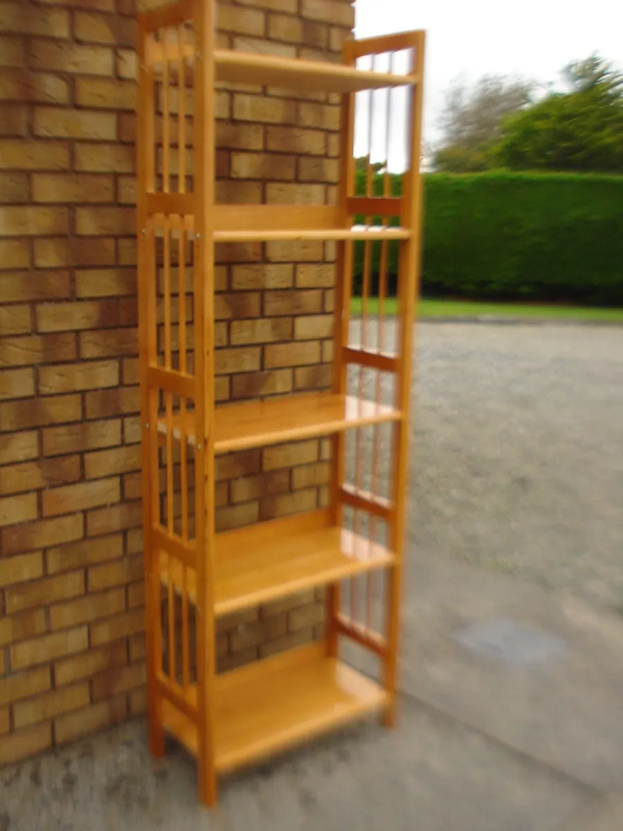 TALL SOLID OAK WOODEN DISPLAY TOWER UNIT. - Image 1