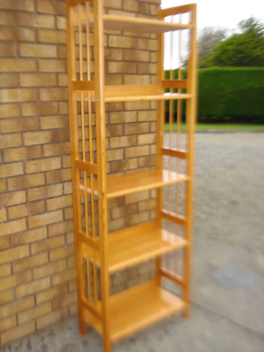 TALL SOLID OAK WOODEN DISPLAY TOWER UNIT. - Image 4