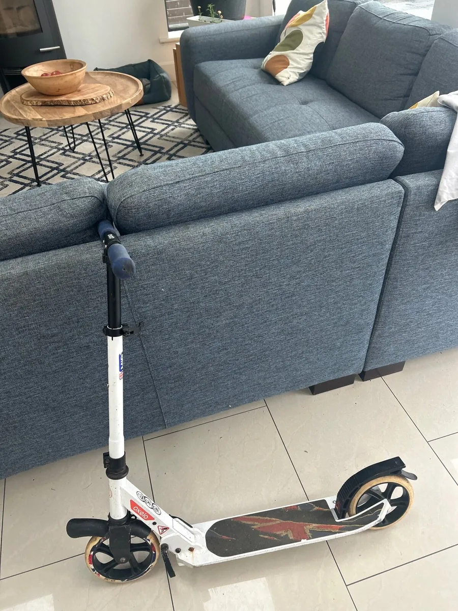 Used decathlon scooter white - Image 1