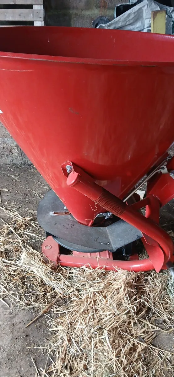 Fertiliser spreader - Image 2