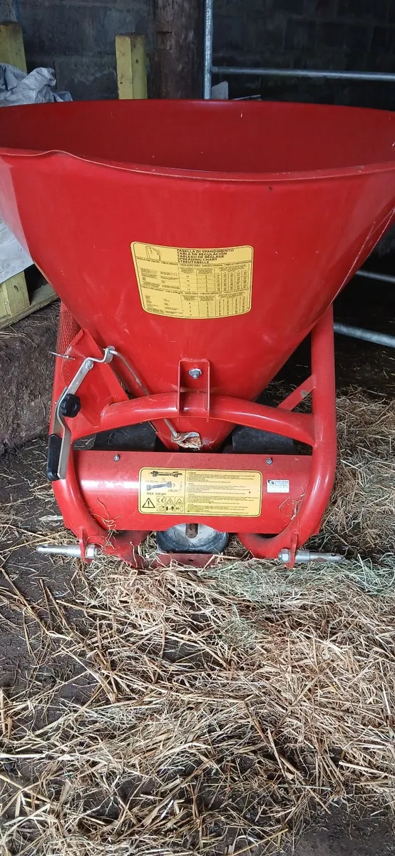 Fertiliser spreader - Image 3
