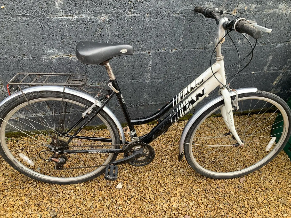 Ladies bicycle - Image 1