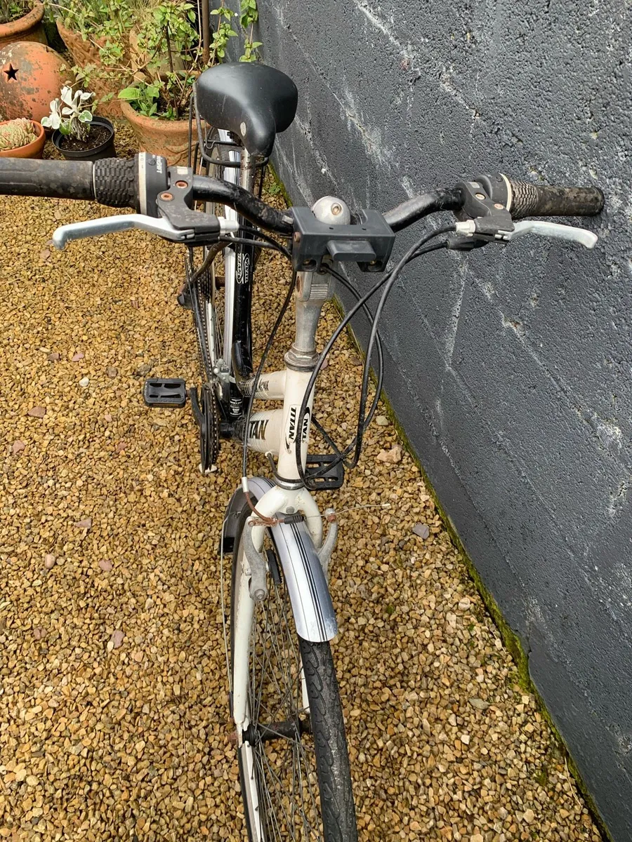 Ladies bicycle - Image 2