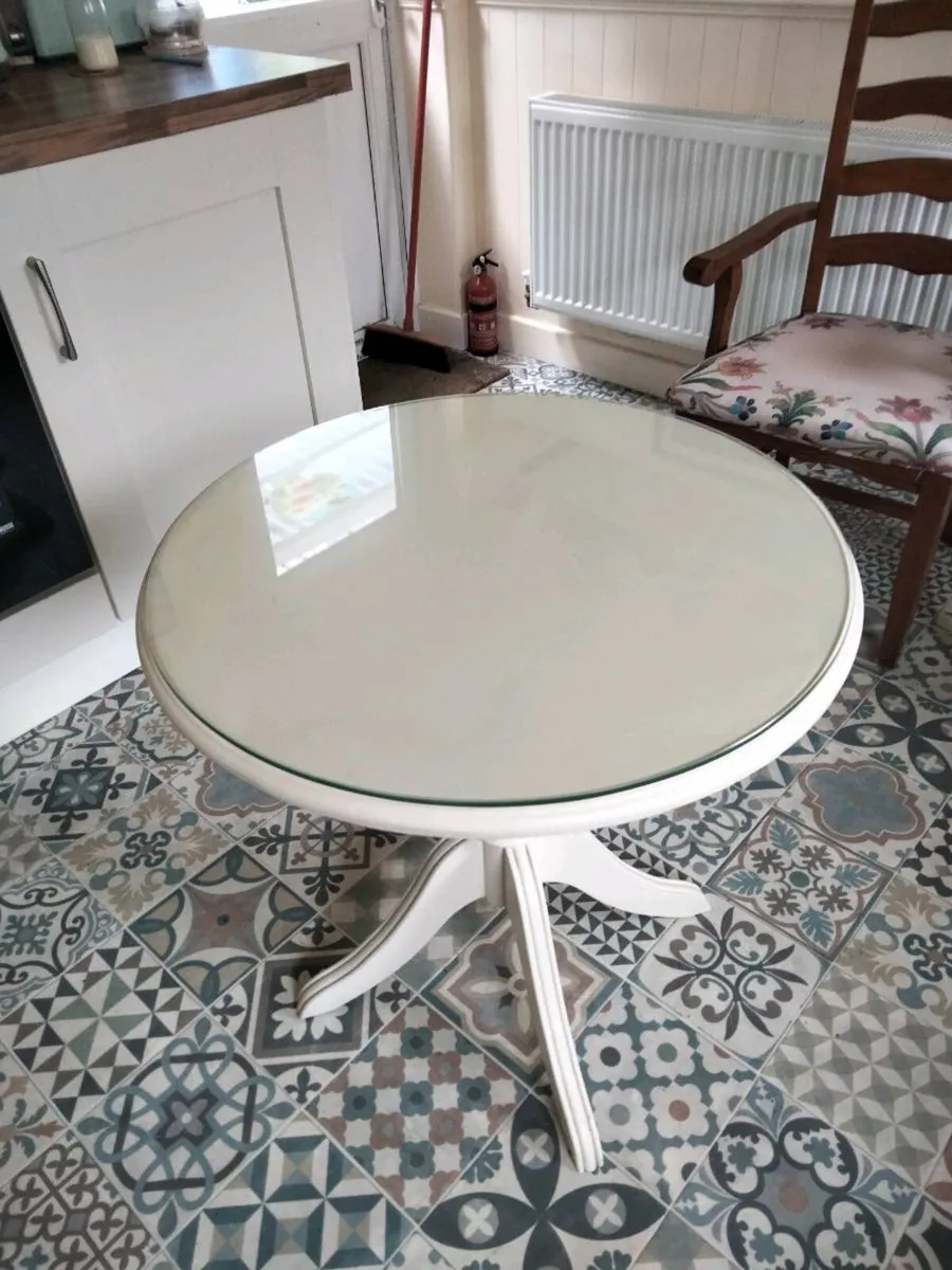 Dining table - Image 1