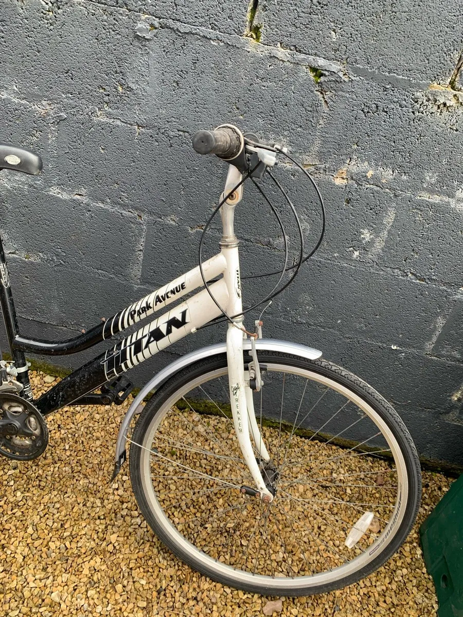 Ladies bicycle - Image 3