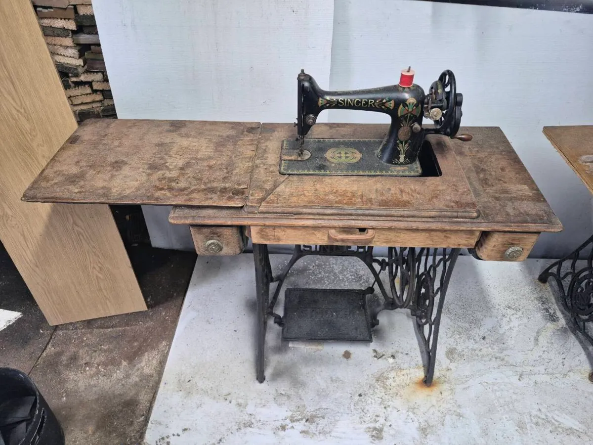 Singer sewing machine vintage clearance - Image 1
