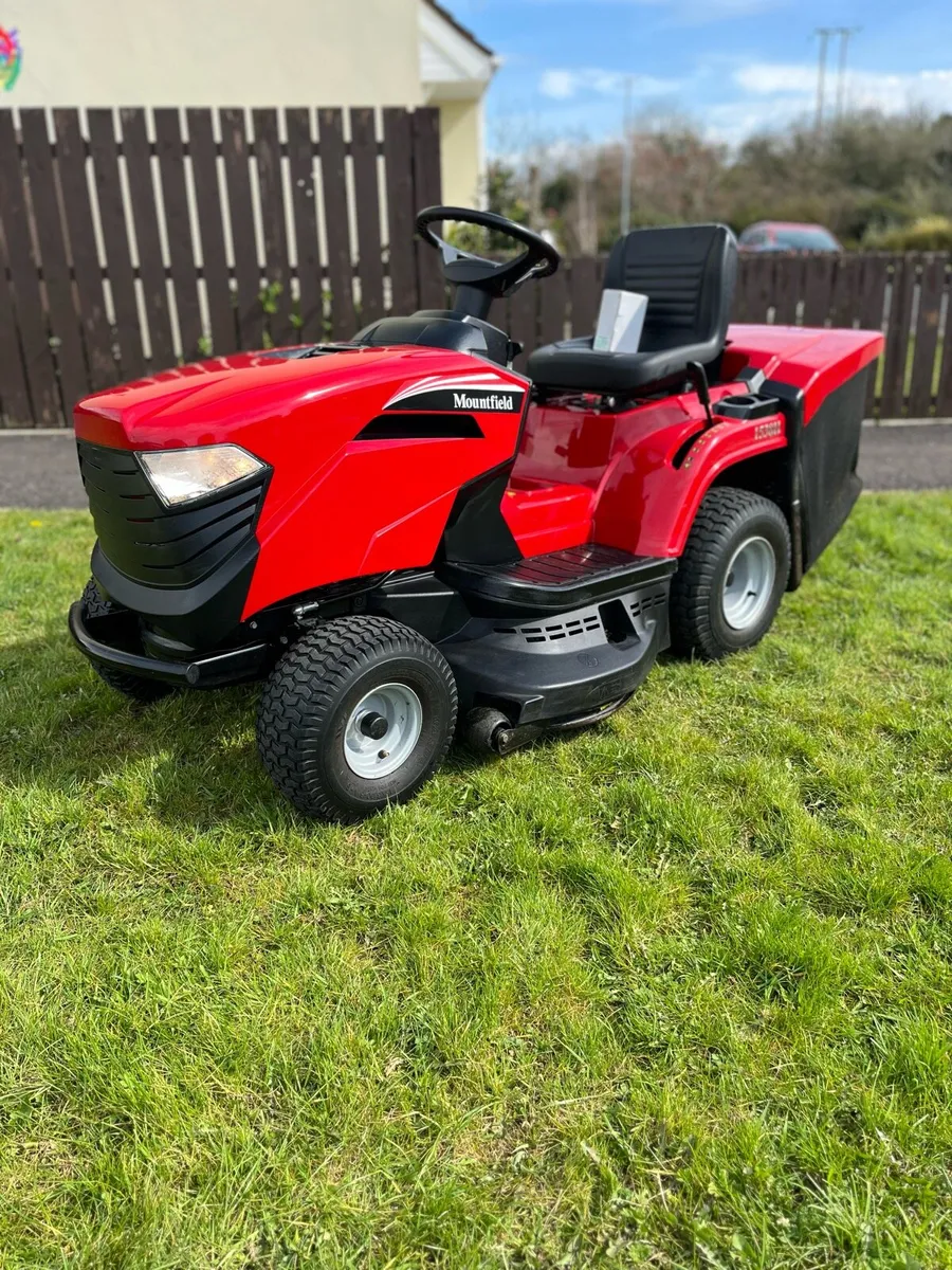 Mountfield petrol ride on lawnmower - Image 1