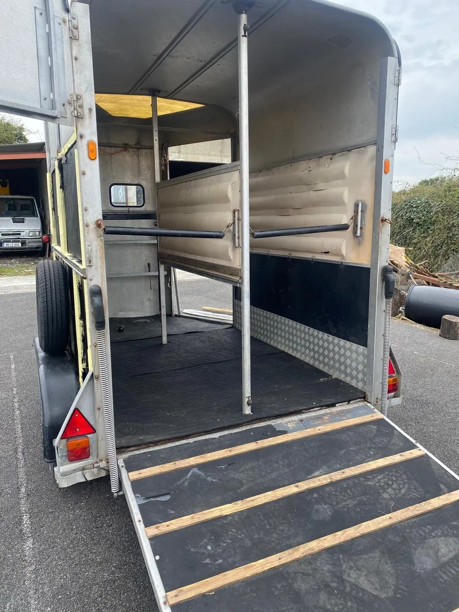 Horse box - Image 2